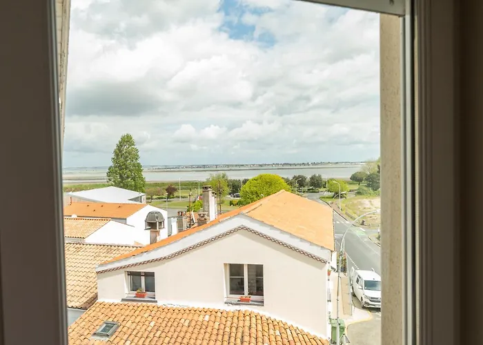 ホテル Les Pins - Oleron 3*